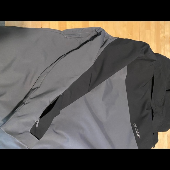 Descente ski jacket - medium - excellent condition - Picture 6 of 12